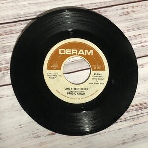 45 RPM DERAM Procol Harum Vinyl Record 45-7407 Reed-Brooker A Whiter Shade Pale